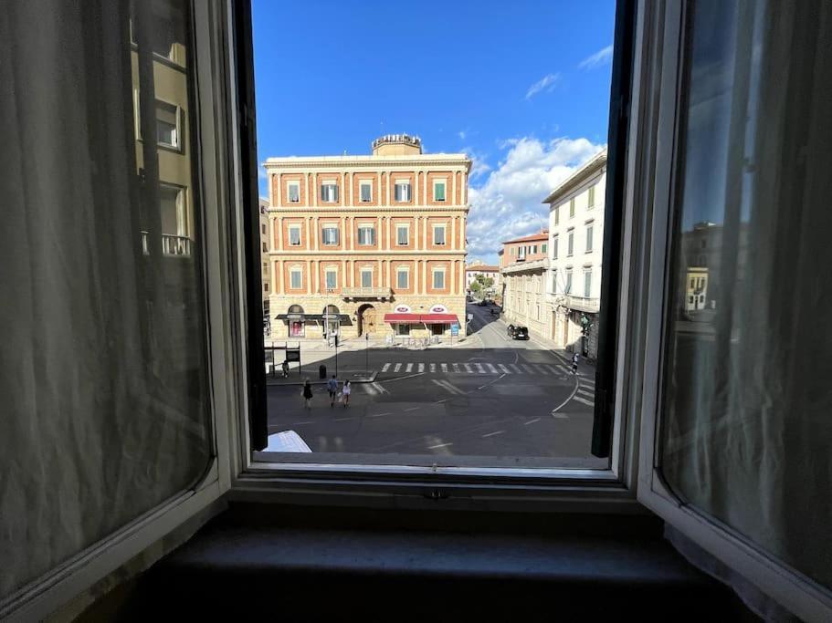 Апартаменты Loft Storico In Pieno Centro! Ливорно Экстерьер фото